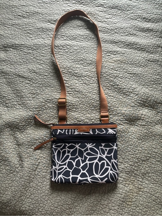 Fossil Handbags - Fossil Eliza Crossbody Purse in Black and White Geometric Flower Pattern